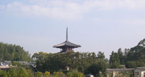 秋空の下の法輪寺三重塔